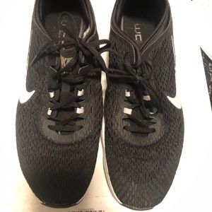 Nike Zoom sneakers/ running shoes